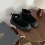 Classic Ultra Mini Weather Shoes In Black