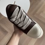 Jumbo Lace Padded Low Sneakers In Brown – Ro36
