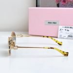 Oval Frame Gold-Tone Sunglasses Smu52Ys – Sg200