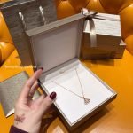 Divas’ Dream Rose Gold Pendant Necklace With Mother-Of-Pearl And Diamond